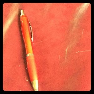 A very new pen with wind from the tip of it